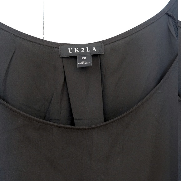 Black Top / Short Sleeves / Cut-Out Shoulders - Picture 6 of 6